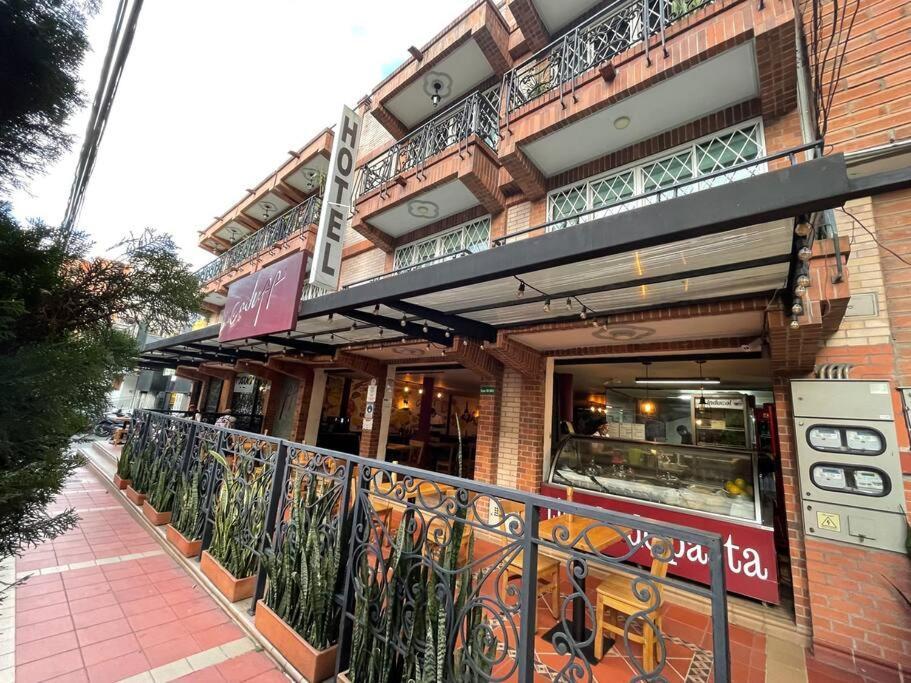 2-story Penthouse, Tons Of Restaurants, Private Balconies Apartment *
