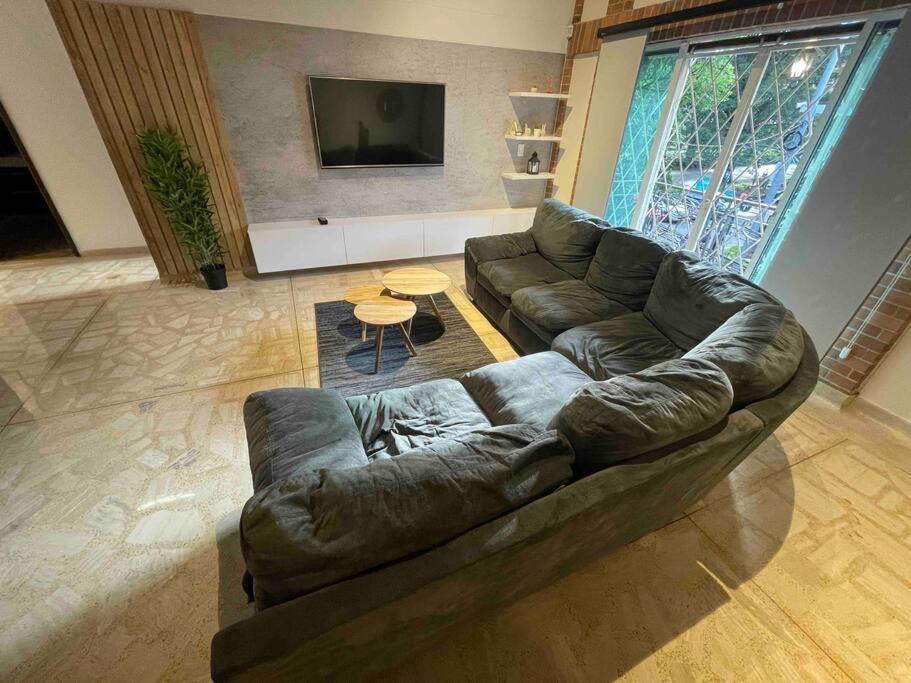 Apartment 2-story Penthouse, Tons Of Restaurants, Private Balconies *